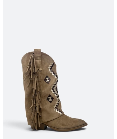 Bota cowboy bordado y flecos